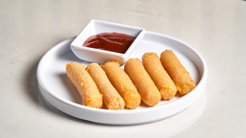 Mozzarella sticks with marinara sauce